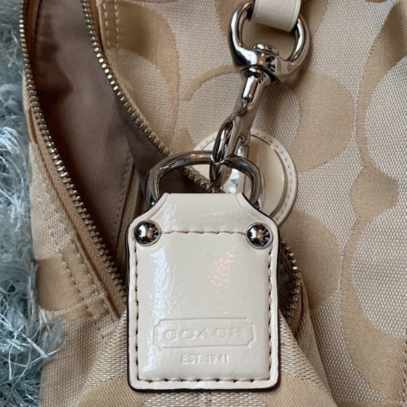 New Coach Shoulder Tote Bag, cream and beige in color. New condition! - Picture 8 of 8